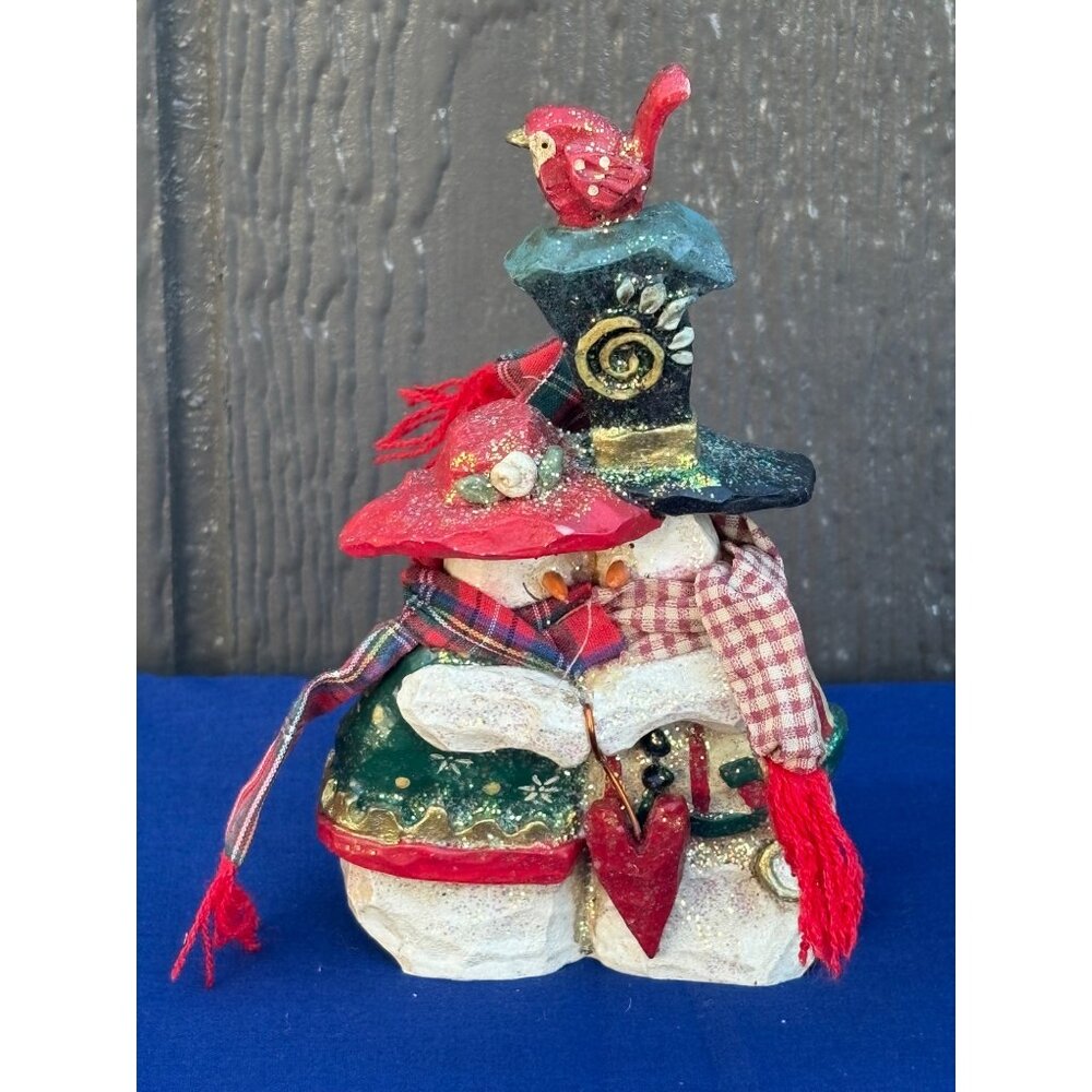 Snowtown Snowfolk Loving Couple Figurine Kurt Adler Heart Red Bird Snowman J8542